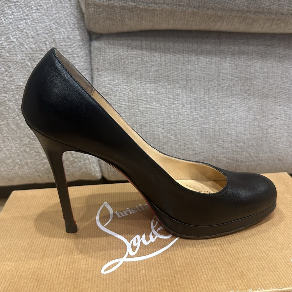 Christian Louboutin size 9 black pumps/heels - Picture 4 of 8